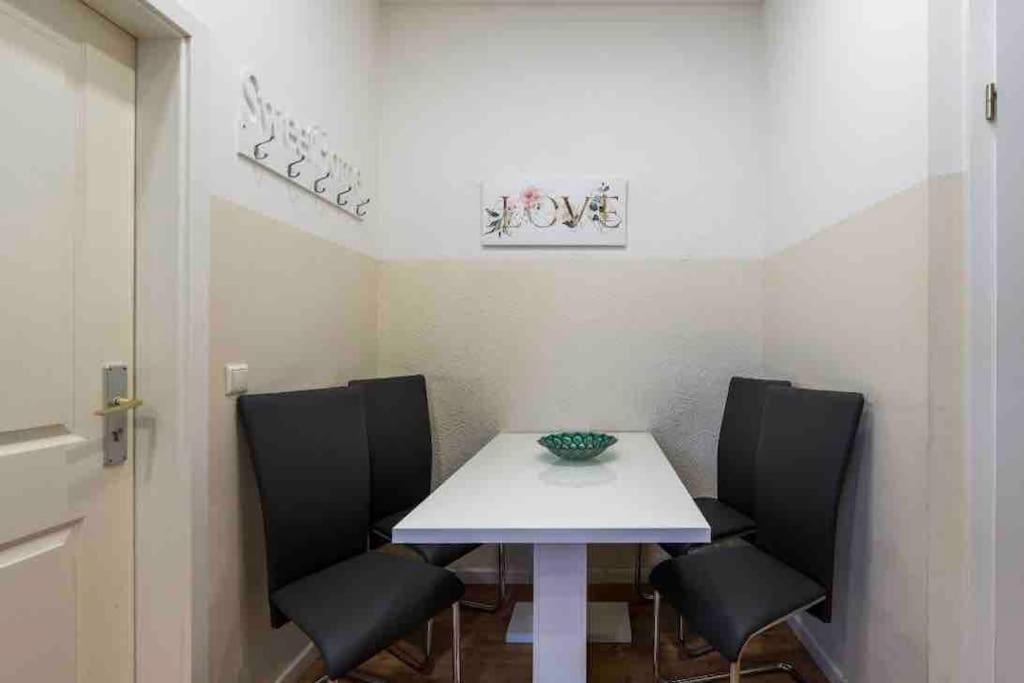 Big Fancy Apartments City Center Берлин Экстерьер фото